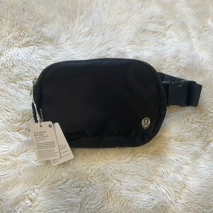 BRAND NEW NWT, Black lululemon Everywhere Belt Bag!
